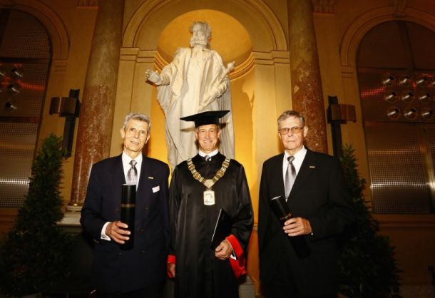 Left to right: Odorich von Susani, Graz University of Technology rector Harald Kainz, and brother Rudolf von Susani 